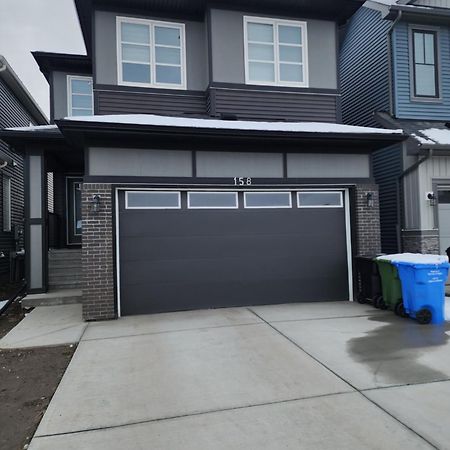 Trendy 2-Bed Oasis Awaits! Daire YYC Dış mekan fotoğraf