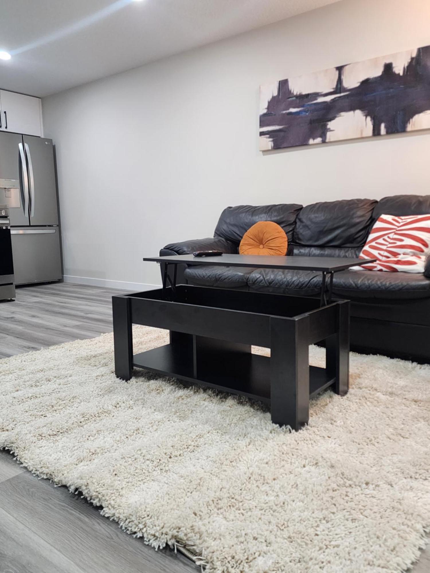 Trendy 2-Bed Oasis Awaits! Daire YYC Dış mekan fotoğraf