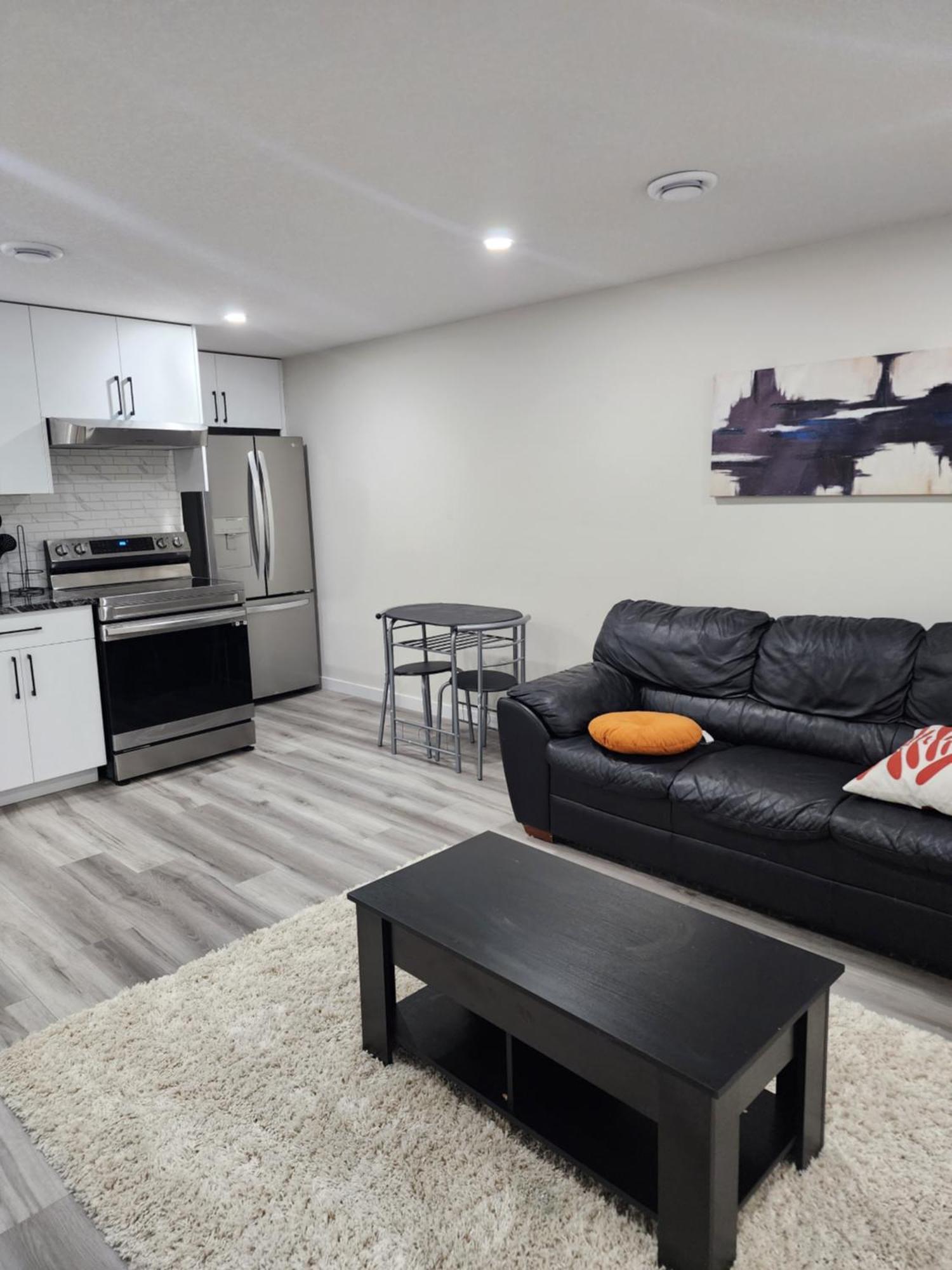 Trendy 2-Bed Oasis Awaits! Daire YYC Dış mekan fotoğraf
