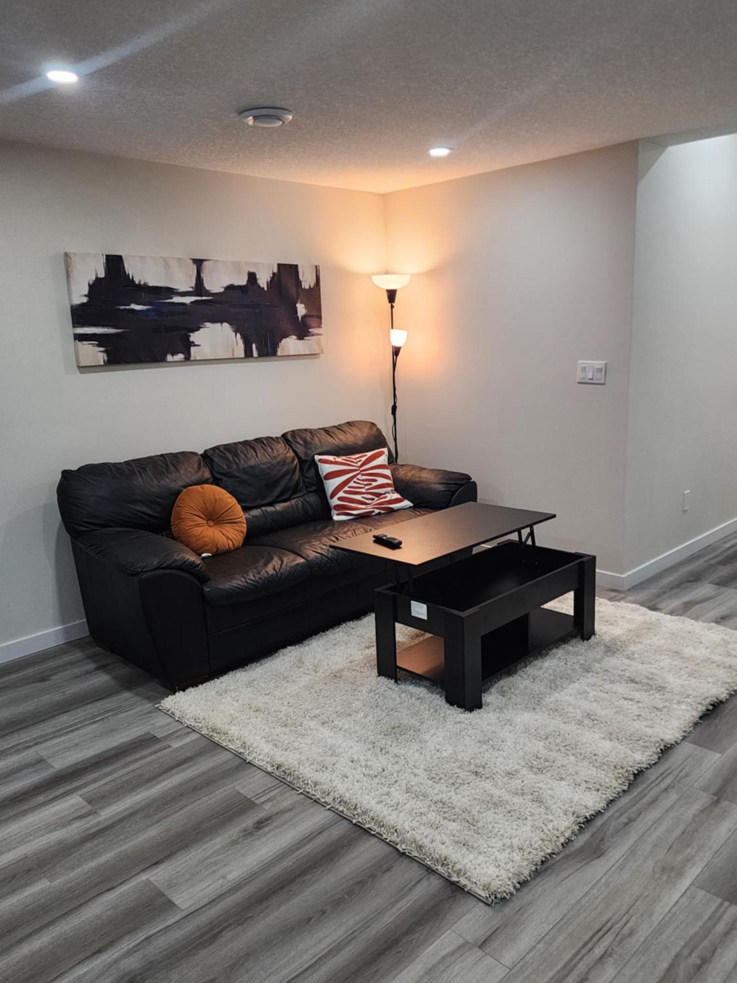 Trendy 2-Bed Oasis Awaits! Daire YYC Dış mekan fotoğraf