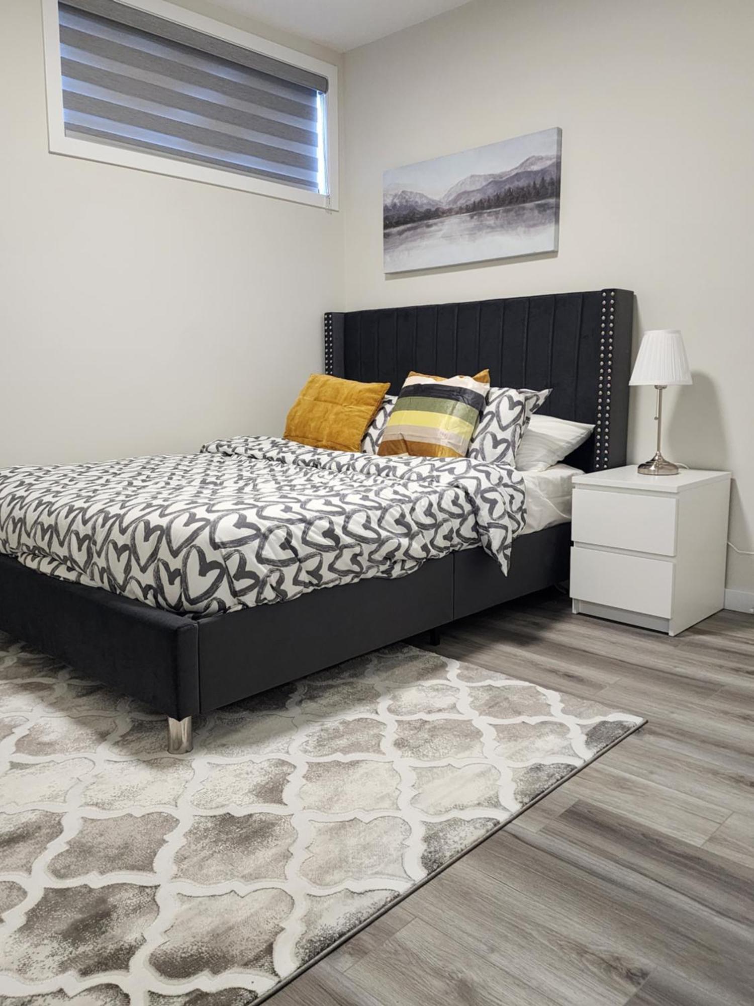 Trendy 2-Bed Oasis Awaits! Daire YYC Dış mekan fotoğraf
